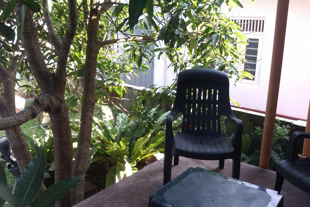 Nilas Guesthouse Hikkaduwa Esterno foto