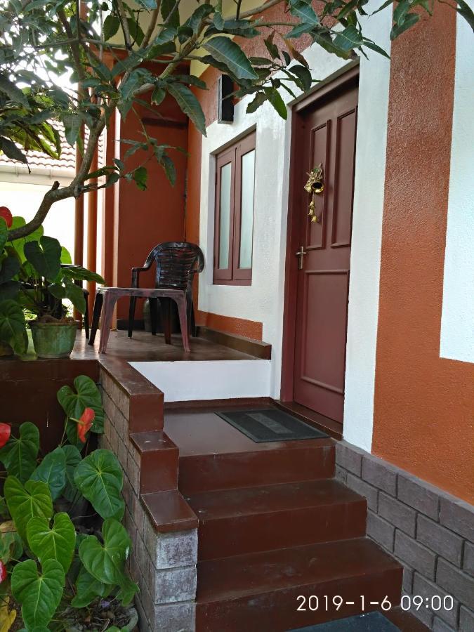 Nilas Guesthouse Hikkaduwa Esterno foto